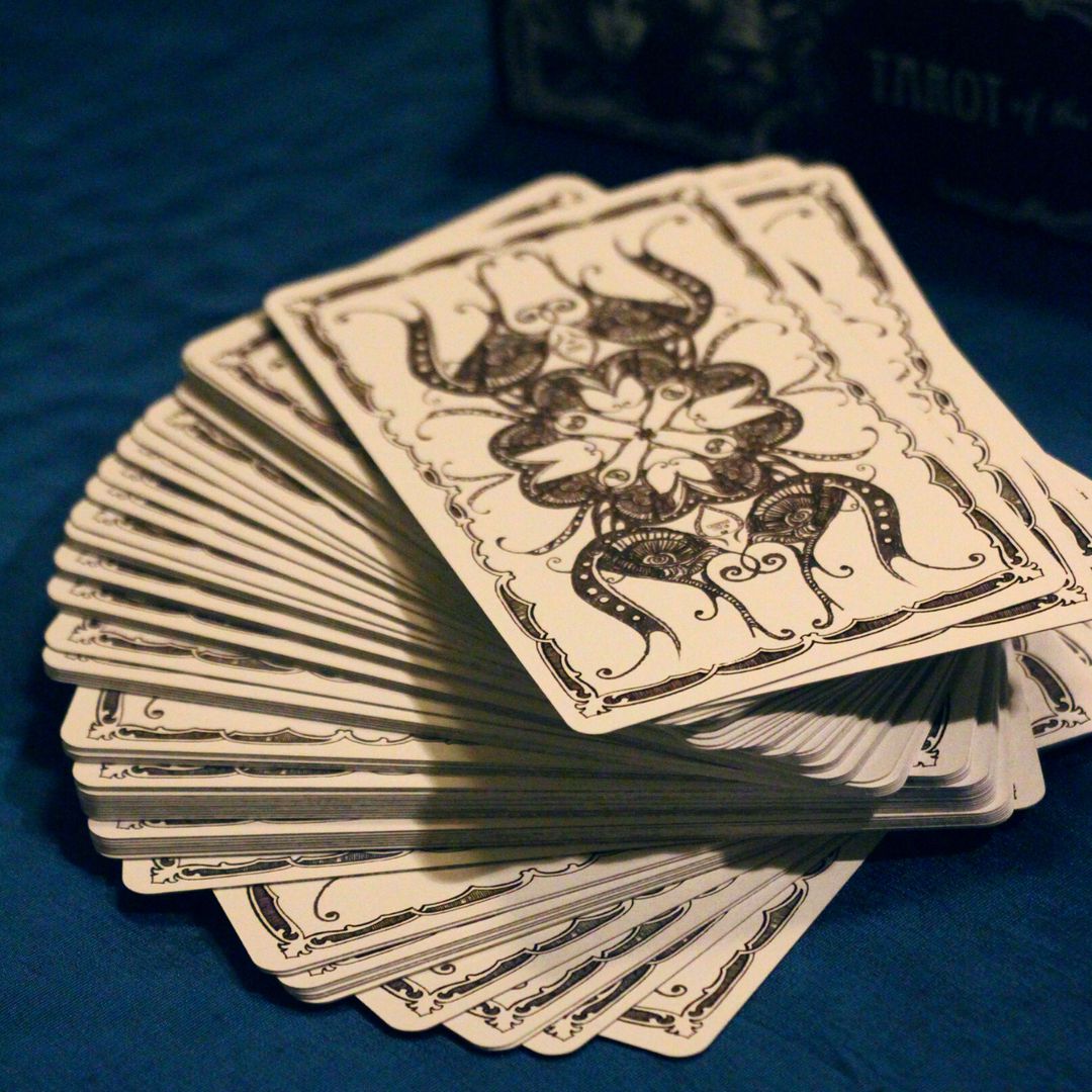 Back side of the Tarot of the Abyss deck